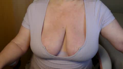 Snapshot of sensual_cris chatting on May 2026 08:09:01 AM CRIS online show from May 2026 08:09:01 AM