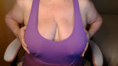 Snapshot of sensual_cris chatting on June 2026 05:08:01 AM CRIS online show from June 2026 05:08:01 AM