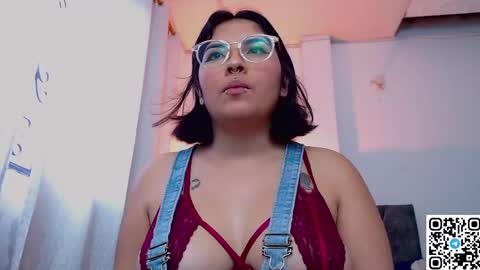 Snapshot of sensual_flame chatting on December 2024 10:48:02 PM Camille and sophie online show from December 2024 10:48:02 PM