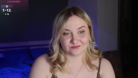 Snapshot of sensual_girrrl chatting on April 2026 11:24:01 PM Ilona online show from April 2026 11:24:01 PM