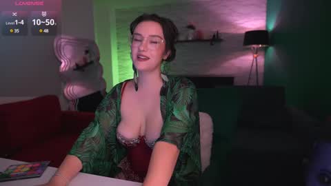 Snapshot of sensual_jassmine chatting on March 2025 06:44:01 PM Jasmine online show from March 2025 06:44:01 PM