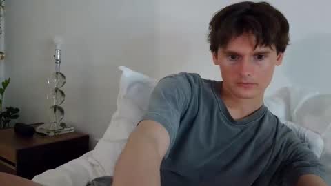 Cam online show from November 2025 06:15:01 AM