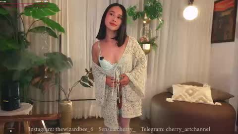 Maria- OF sensual bee online show from September 2025 01:00:01 AM