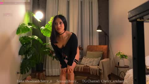 Snapshot of sensualcherry_ chatting on April 2026 12:33:01 AM Maria- OF sensual bee online show from April 2026 12:33:01 AM