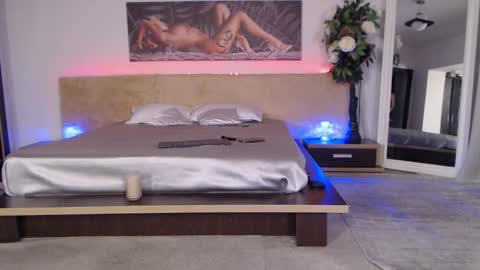 Hallie online show from December 2024 05:47:02 PM