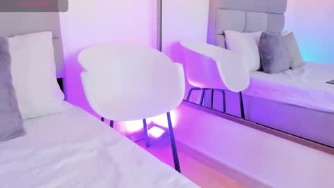 Jeen  online show from April 2026 09:39:33 PM