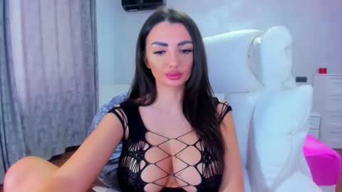 Snapshot of sensualreyna chatting on March 2026 12:05:03 PM EllaRossa online show from March 2026 12:05:03 PM