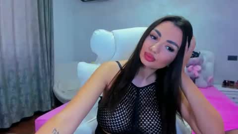 Snapshot of sensualreyna chatting on April 2026 11:04:02 AM EllaRossa online show from April 2026 11:04:02 AM