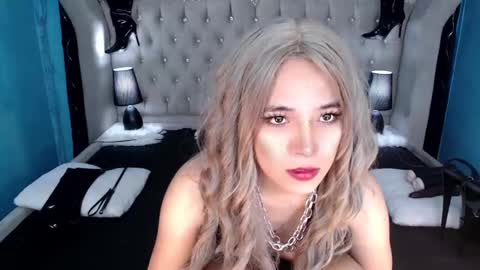 Chloe online show from March 2025 01:57:02 PM