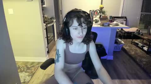 Snapshot of serenabastille chatting on April 2026 04:43:02 AM serenabastille online show from April 2026 04:43:02 AM