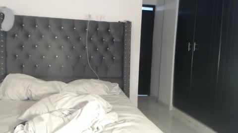 sararoussee online show from December 2024 02:41:01 AM