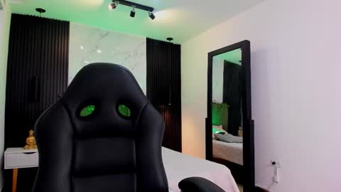 Serene online show from December 2025 12:36:02 PM