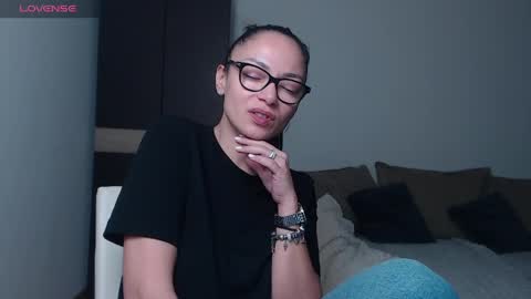 Snapshot of serenesophi chatting on April 2026 04:28:01 AM SereneSophi online show from April 2026 04:28:01 AM