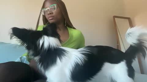 Serenity Bee   online show from November 2025 03:49:01 PM