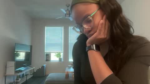 Serenity Bee   online show from February 2026 10:05:02 PM