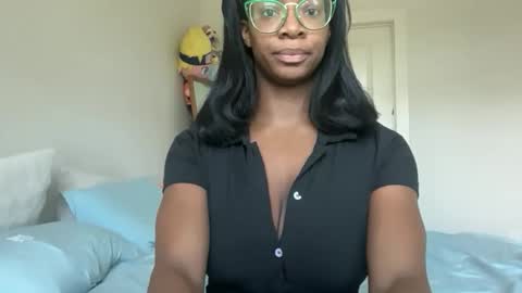 Snapshot of serenitybee chatting on April 2026 02:43:02 PM Serenity Bee online show from April 2026 02:43:02 PM