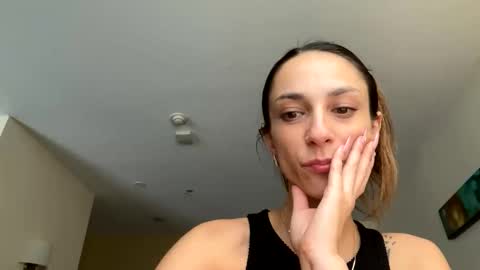 Snapshot of serenityroseee chatting on June 2026 06:22:02 PM serenityroseee online show from June 2026 06:22:02 PM