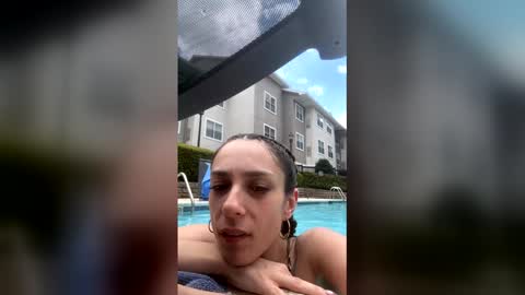 Snapshot of serenityroseee chatting on June 2026 05:57:01 PM serenityroseee online show from June 2026 05:57:01 PM