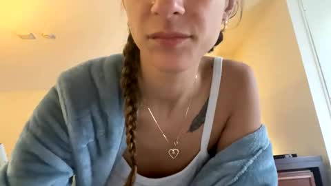Snapshot of serenityroseee chatting on June 2026 03:22:01 PM serenityroseee online show from June 2026 03:22:01 PM