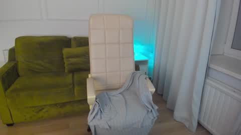 Snapshot of sereta_fin chatting on December 2024 03:44:01 PM Hey Guys and Girls non-binary personalities Im Sereta online show from December 2024 03:44:01 PM