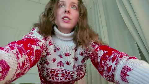 Snapshot of sereta_fin chatting on December 2024 01:44:01 PM Hey Guys and Girls non-binary personalities Im Sereta online show from December 2024 01:44:01 PM