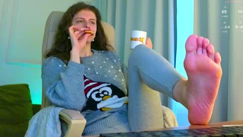 Snapshot of sereta_fin chatting on December 2024 10:56:02 AM Hey Guys and Girls non-binary personalities Im Sereta online show from December 2024 10:56:02 AM