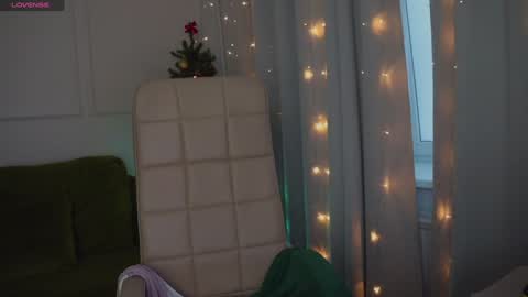 Snapshot of sereta_fin chatting on December 2024 10:34:02 AM Hey Guys and Girls non-binary personalities Im Sereta online show from December 2024 10:34:02 AM