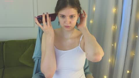 Snapshot of sereta_fin chatting on December 2024 10:38:02 AM Hey Guys and Girls non-binary personalities Im Sereta online show from December 2024 10:38:02 AM