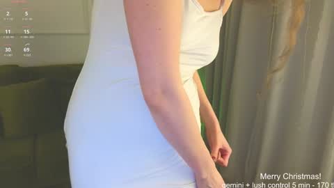 Snapshot of sereta_fin chatting on December 2024 03:47:02 PM Hey Guys and Girls non-binary personalities Im Sereta online show from December 2024 03:47:02 PM