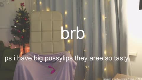 Snapshot of sereta_fin chatting on December 2024 05:16:01 PM Hey Guys and Girls non-binary personalities Im Sereta online show from December 2024 05:16:01 PM