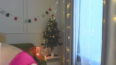 Snapshot of sereta_fin chatting on January 2025 10:38:02 AM Hey Guys and Girls non-binary personalities Im Sereta online show from January 2025 10:38:02 AM