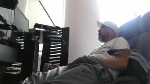 hetero serio discreto online show from October 2025 06:31:01 PM