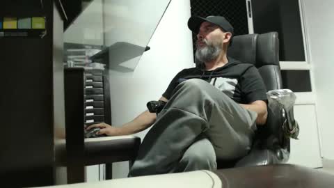 Snapshot of serioyhetero19 chatting on April 2026 11:55:02 PM hetero serio discreto online show from April 2026 11:55:02 PM