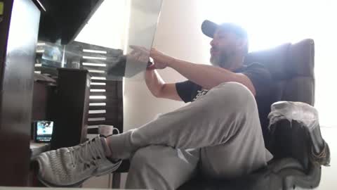 Snapshot of serioyhetero19 chatting on April 2026 09:05:01 PM hetero serio discreto online show from April 2026 09:05:01 PM