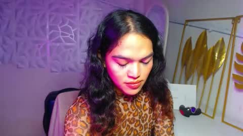 Bella online show from December 2025 04:01:02 PM