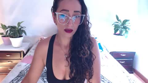 Snapshot of seuctive_woman57 chatting on March 2026 05:40:01 PM samy online show from March 2026 05:40:01 PM
