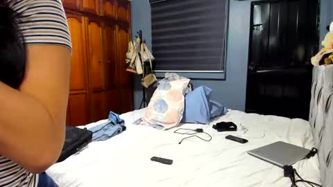 HEY GUYS KEVIAM I    MY NEW  TWITTER IS anitalautter26 imstagran  anitalautter26 officialOFanitalautter online show from October 2025 12:49:02 AM