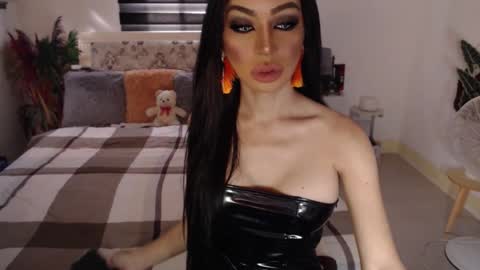 Snapshot of sexenchantresstgirl chatting on December 2024 12:45:02 AM Mistress Maria online show from December 2024 12:45:02 AM