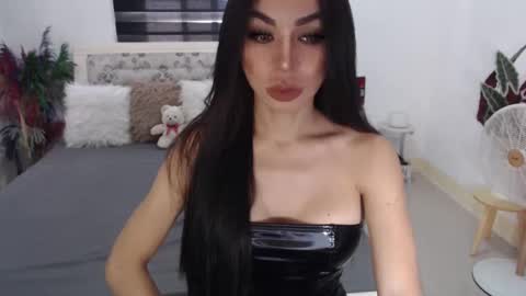Snapshot of sexenchantresstgirl chatting on January 2025 03:15:02 AM Mistress Maria online show from January 2025 03:15:02 AM