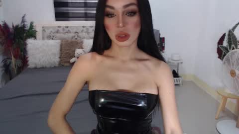 Snapshot of sexenchantresstgirl chatting on January 2025 11:56:02 PM Mistress Maria online show from January 2025 11:56:02 PM