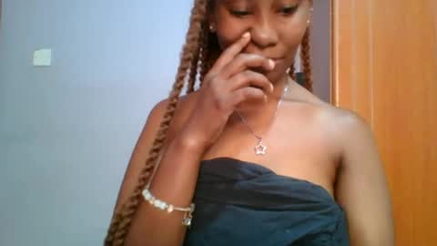 Snapshot of sexie_curvie chatting on February 2025 07:18:01 AM Maggie online show from February 2025 07:18:01 AM