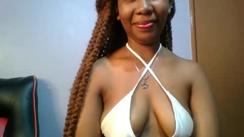 Snapshot of sexie_curvie chatting on February 2025 04:25:02 AM Maggie online show from February 2025 04:25:02 AM