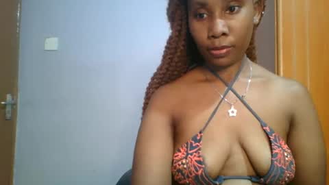 Snapshot of sexie_curvie chatting on February 2025 06:05:02 PM Maggie online show from February 2025 06:05:02 PM