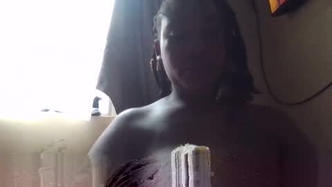 Snapshot of sexie_curvie chatting on October 2025 10:21:02 AM Maggie online show from October 2025 10:21:02 AM