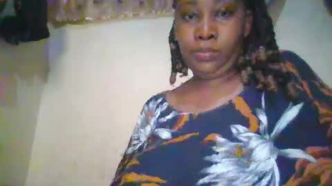 Snapshot of sexie_curvie chatting on October 2025 05:53:02 AM Maggie online show from October 2025 05:53:02 AM