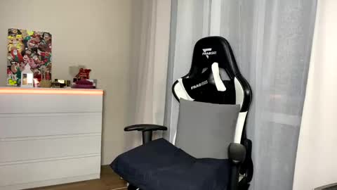 My name is Mia whats yours online show from February 2025 10:39:01 PM