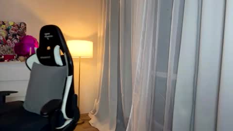 My name is Mia whats yours online show from October 2025 04:08:01 PM