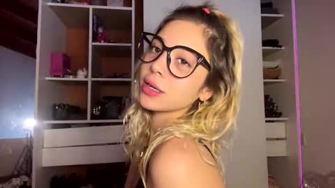 Snapshot of sexsummerr chatting on June 2026 04:15:01 AM HI Privates are OPEN online show from June 2026 04:15:01 AM
