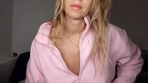 Snapshot of sexualangel chatting on April 2026 03:37:02 AM Verona online show from April 2026 03:37:02 AM