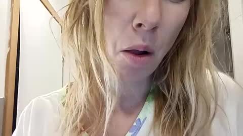 Snapshot of sexualangel chatting on April 2026 12:19:01 AM Verona online show from April 2026 12:19:01 AM